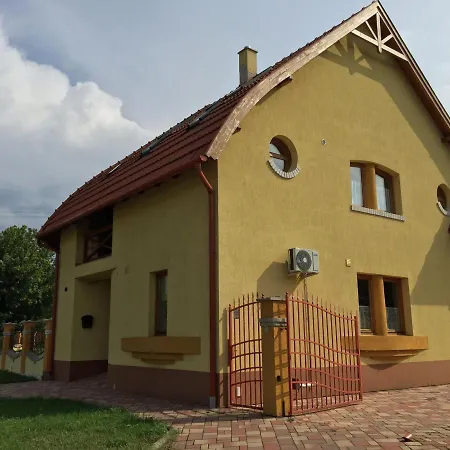 Tiborc Apartment Gyula