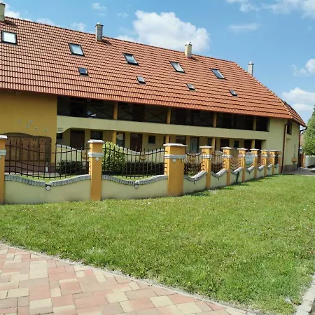 Tiborc Apartment Gyula