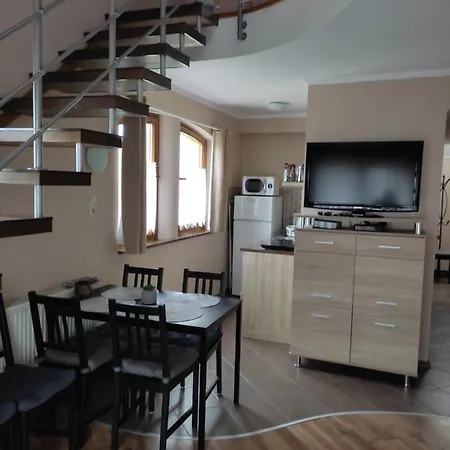 Tiborc Apartment *